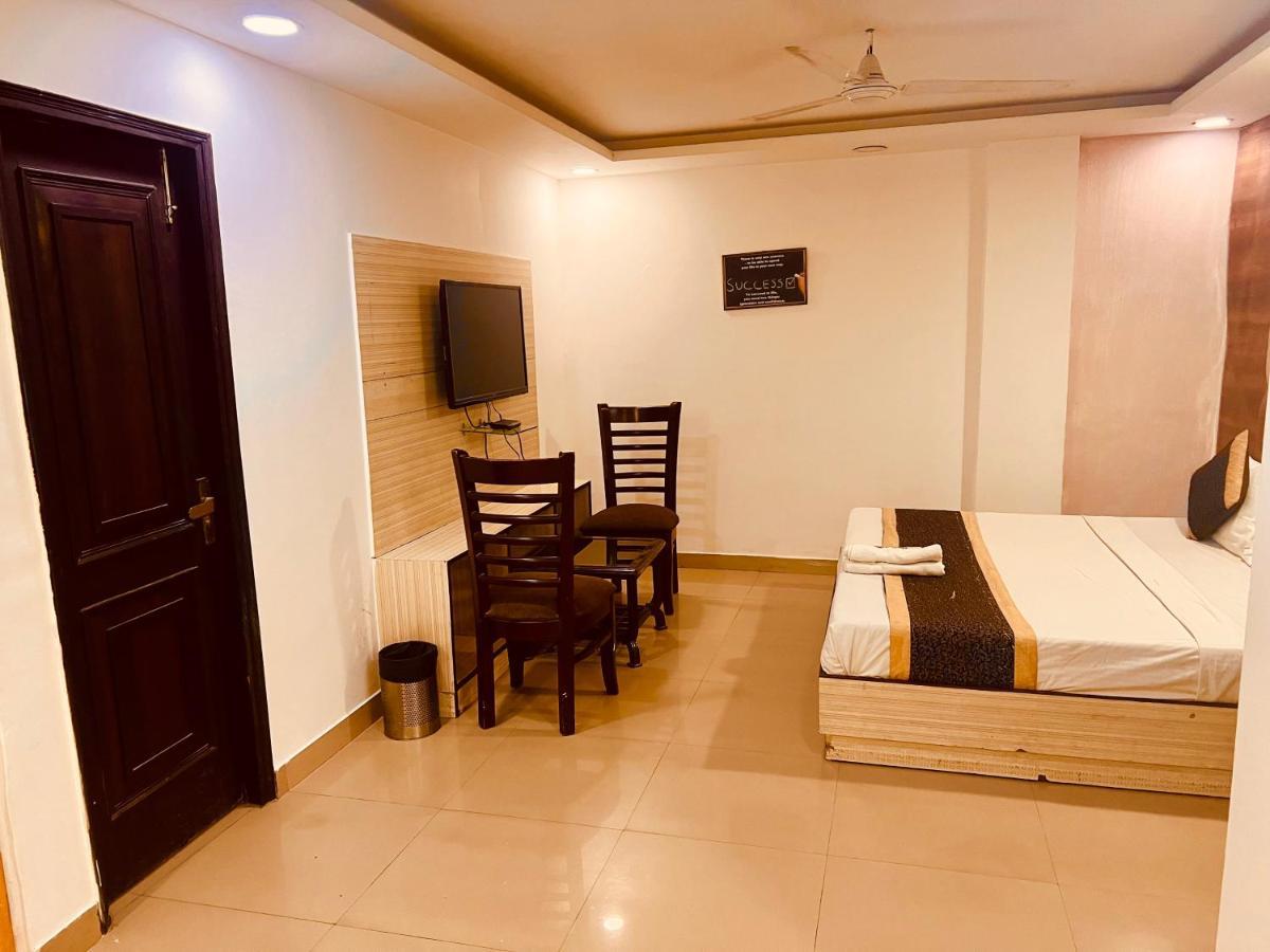 Hotel Asian Plaza Delhi Airport Yeni Delhi Dış mekan fotoğraf